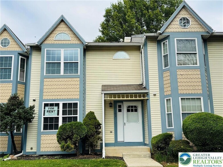 102 Quaker Dr, Unit 23 in Bethlehem, PA - Foto de edificio