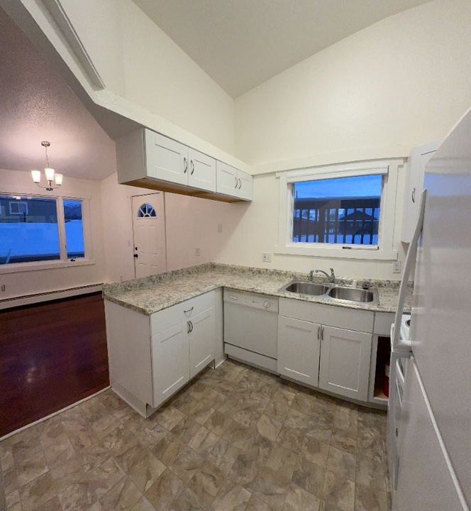 5120 Hatcher Cir in Anchorage, AK - Building Photo