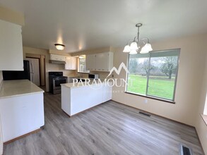 1260 Sherman Ave in Port Orchard, WA - Building Photo - Building Photo