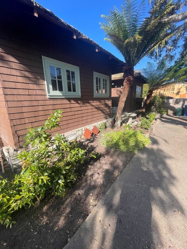 242 Chestnut St in Pacific Grove, CA - Building Photo - Building Photo