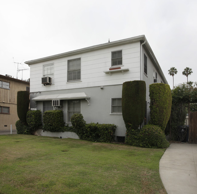 11918-11920 1/2 Magnolia in Valley Village, CA - Foto de edificio - Building Photo