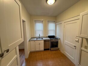 1731 Commonwealth Ave, Unit 5 in Boston, MA - Building Photo - Building Photo