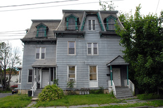 9 Montgomery St in Middletown, NY - Building Photo - Building Photo