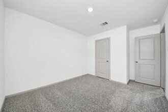 1018 Bluegill Ln in Alvin, TX - Building Photo - Building Photo