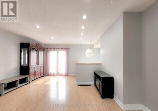 6 Dowry St in Toronto, ON - Building Photo - Building Photo