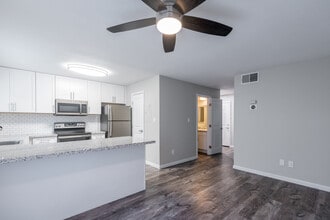Southwood Townhome Apartments in Sacramento, CA - Building Photo - Interior Photo