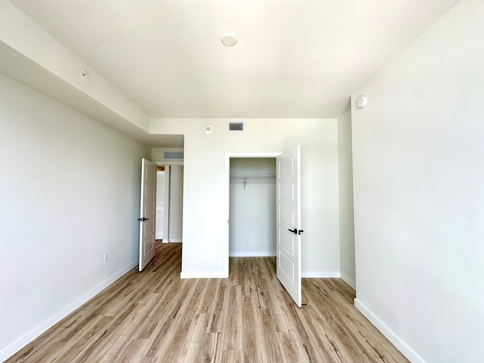 527 SW 5th Ave, Unit C1 in Miami, FL - Building Photo
