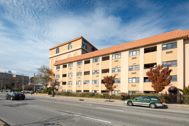 Park Place Condominiums in Long Beach, NY - Building Photo - Building Photo