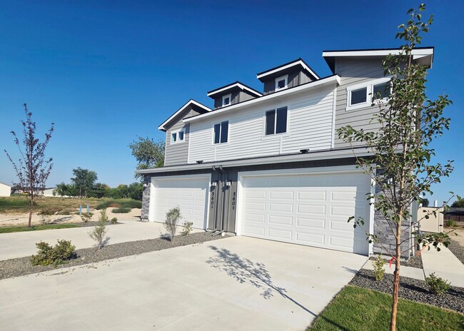 property at 560 Desert Rose Ave