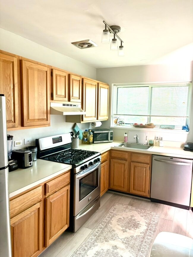 10618 Kenilworth Ave, Unit 203 in Bethesda, MD - Foto de edificio - Building Photo