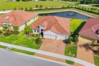 7070 Indus Valley Cir in Parrish, FL - Foto de edificio - Building Photo