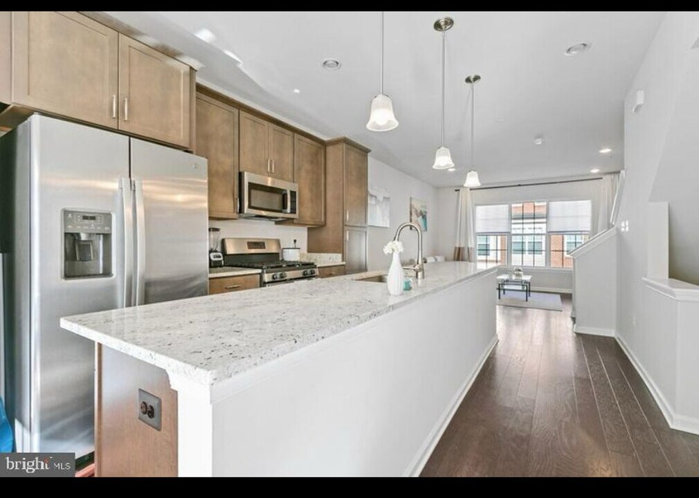 7120 Masonry Aly in Beltsville, MD - Foto de edificio