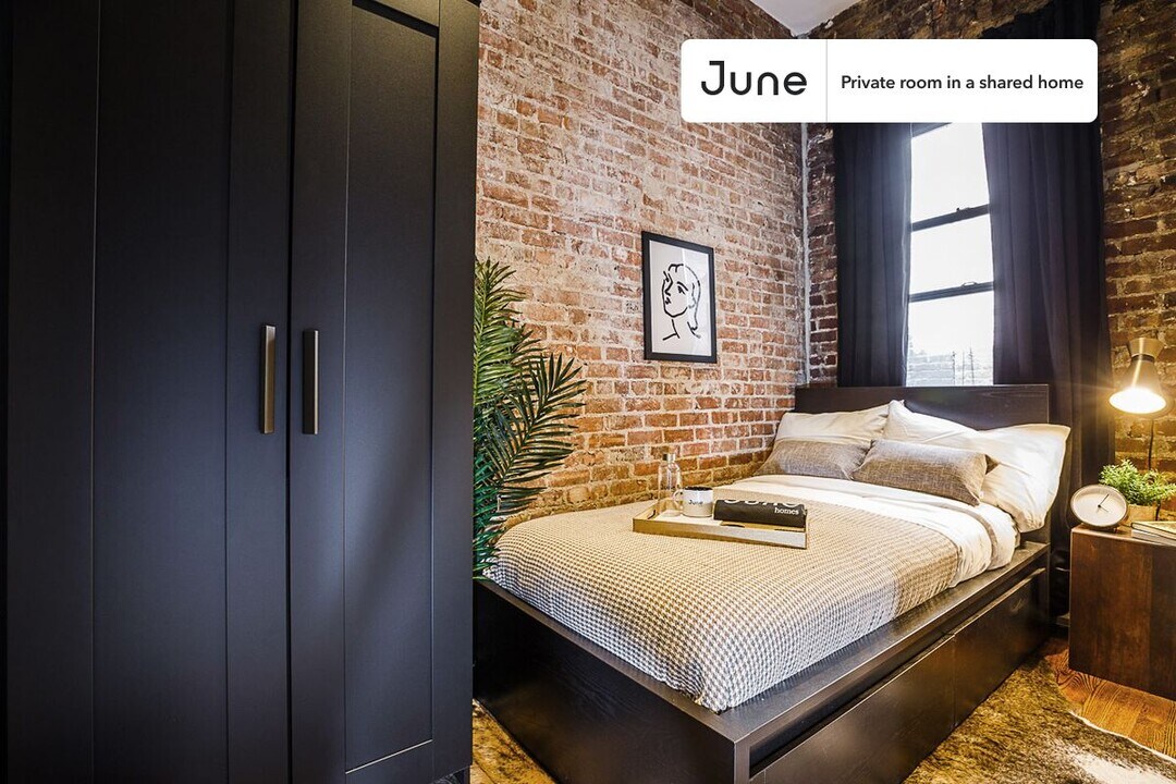 Private bedroom in 4 bed/2 bath Home in New York, NY - Building Photo