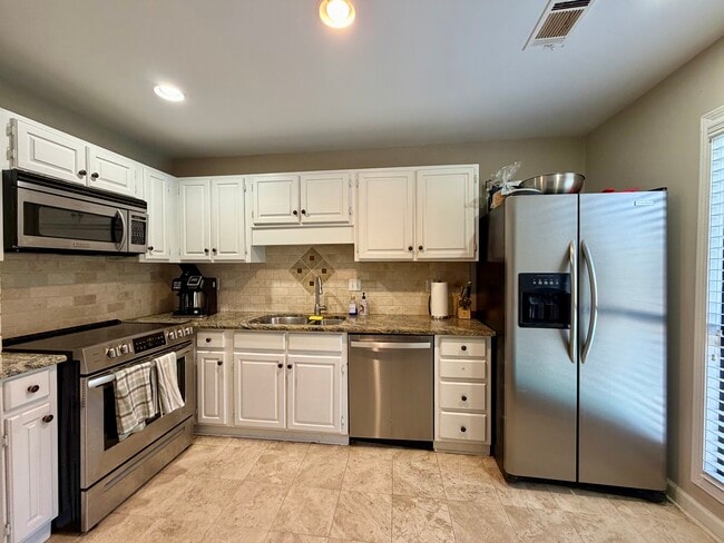 3201 Lenox Rd NE, Unit 2 in Atlanta, GA - Building Photo - Building Photo