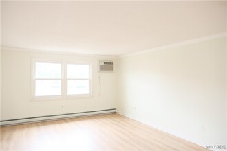 6321 W Quaker St in Orchard Park, NY - Building Photo - Building Photo