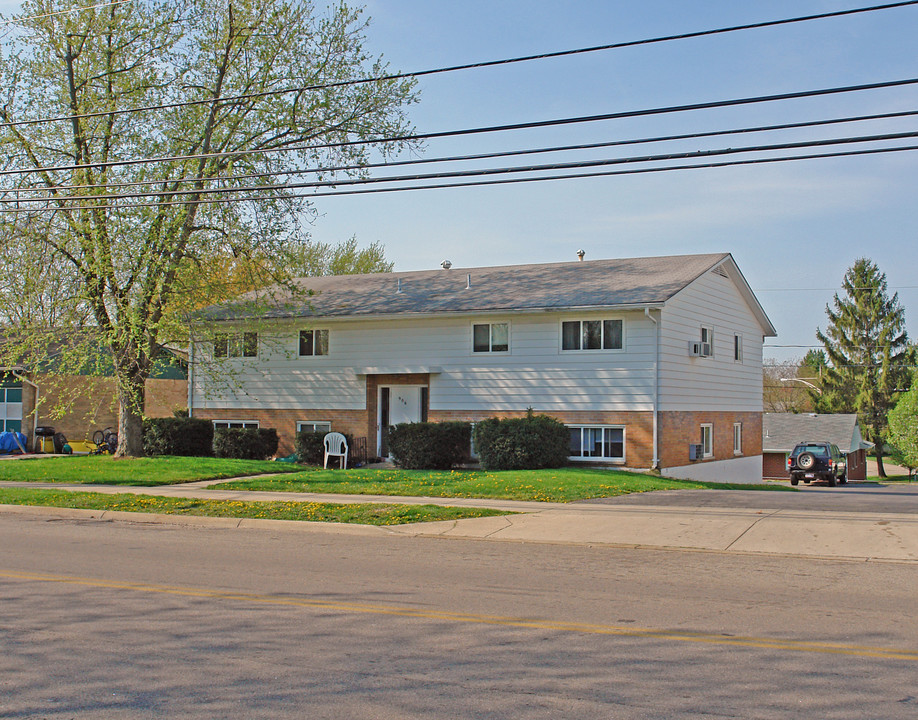 906 W Lake Ave in New Carlisle, OH - Building Photo