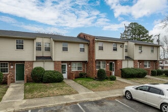Dorchester Square Apartments in Franklin, VA - Building Photo - Building Photo