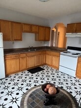 24 N Walnut St, Unit Bright Two Bedroom Apt in Beacon, NY - Building Photo - Building Photo