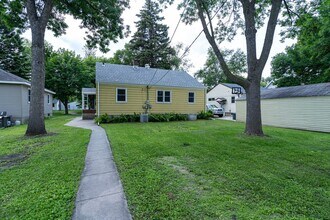 1610 9th Ave N in Grand Forks, ND - Building Photo - Building Photo