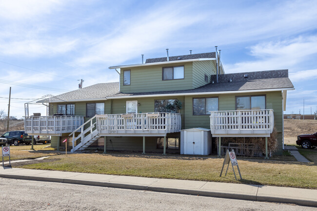 2727 78 Av SE in Calgary, AB - Building Photo - Building Photo