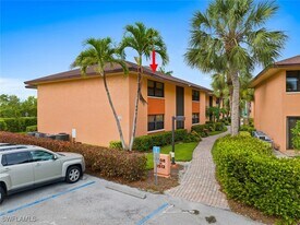 1508 Mainsail Dr in Naples, FL - Building Photo