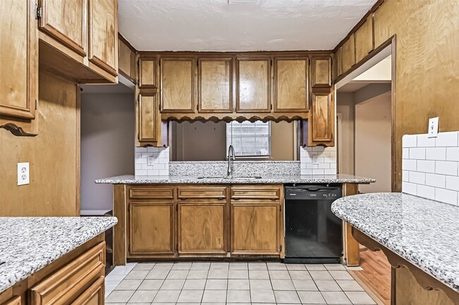 6425 N Ridgecrest Dr