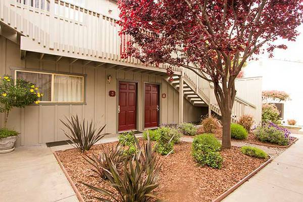 740 Crocker Ave in Pacific Grove, CA - Foto de edificio