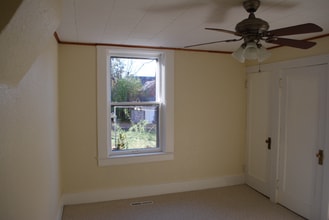 421 Summit St in Dubuque, IA - Building Photo - Building Photo