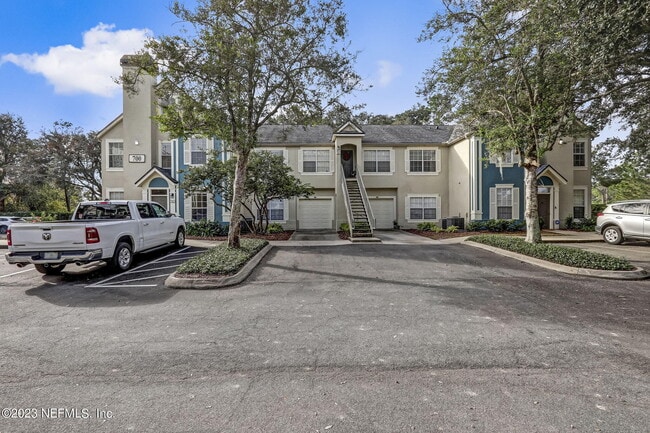 13700 Richmond Park Dr N in Jacksonville, FL - Building Photo - Building Photo