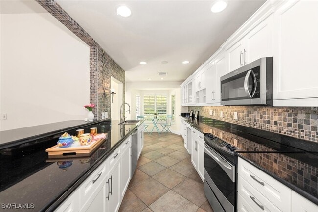 property at 2252 Royal Ln