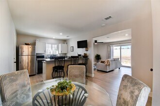 1032 Alan Shepard St in Las Vegas, NV - Building Photo - Building Photo