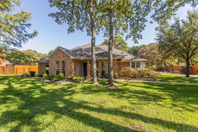 property at 2009 Greenwood Ln
