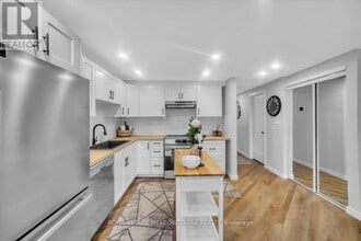 80 McAnulty Blvd in Hamilton, ON - Building Photo - Building Photo