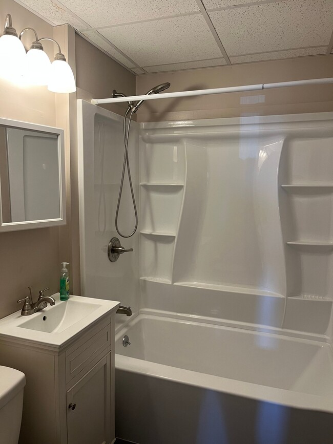 19 King Philip Rd, Unit 19 king philip rd worcester,ma apt 2 in Worcester, MA - Building Photo - Building Photo