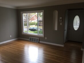 17210 Mapleboro Ave in Maple Heights, OH - Foto de edificio - Building Photo