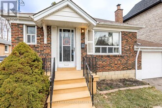 52 Edgecroft Rd in Toronto, ON - Building Photo - Building Photo