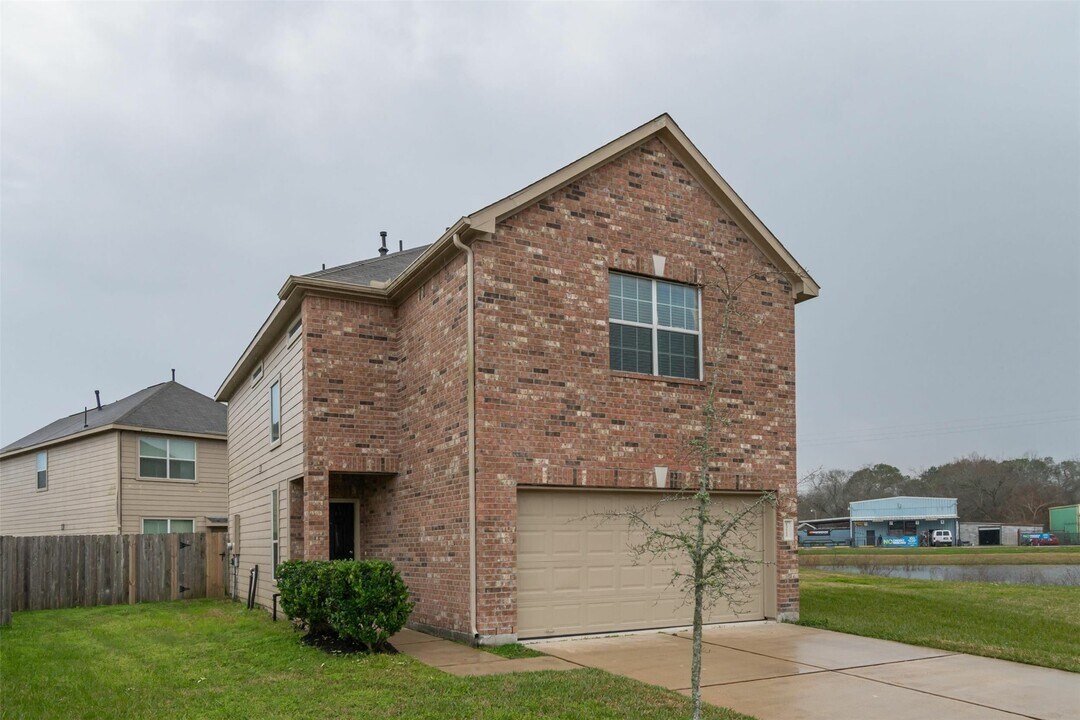 13111 Ristina Cir in Houston, TX - Building Photo