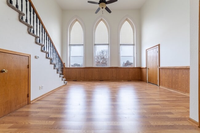 property at 107 N 1st St