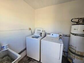 2459 N Brighton St in Burbank, CA - Building Photo - Building Photo