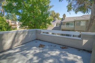 23951 Arroyo Park Dr in Valencia, CA - Building Photo - Building Photo