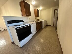 2218 Merner Ave, Unit 4 in Cedar Falls, IA - Foto de edificio - Building Photo