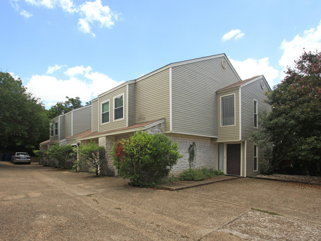 6913 Thorncliffe Dr in Austin, TX - Building Photo - Building Photo