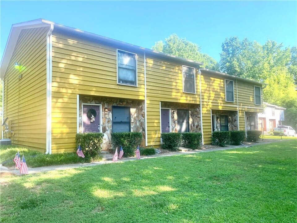 3876 Moran Way in Peachtree Corners, GA - Building Photo
