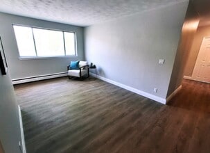 Crimson Place Apartments in Guelph, ON - Building Photo - Building Photo