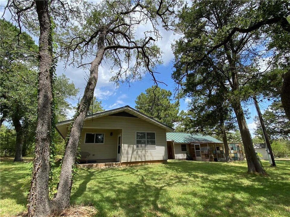 421 Leisure Ln in Cedar Creek, TX - Building Photo