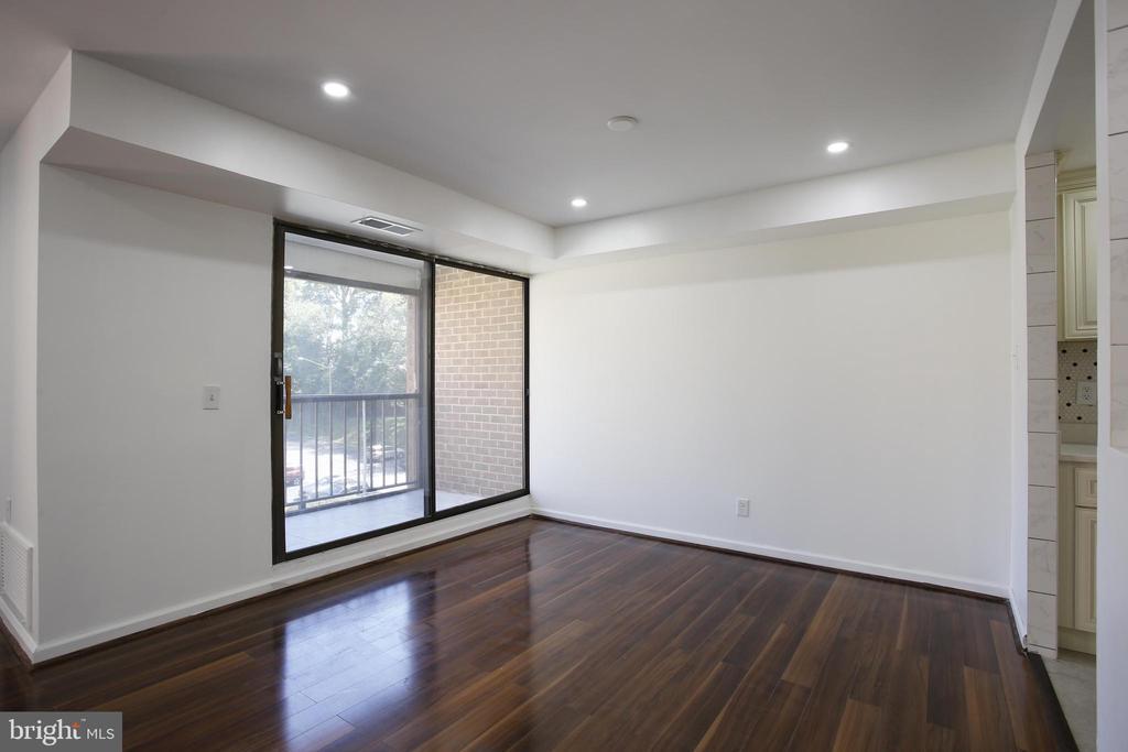 6317 Park Heights Ave in Baltimore, MD - Building Photo