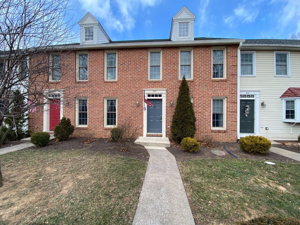 447 Delancey Ct in Mechanicsburg, PA - Building Photo