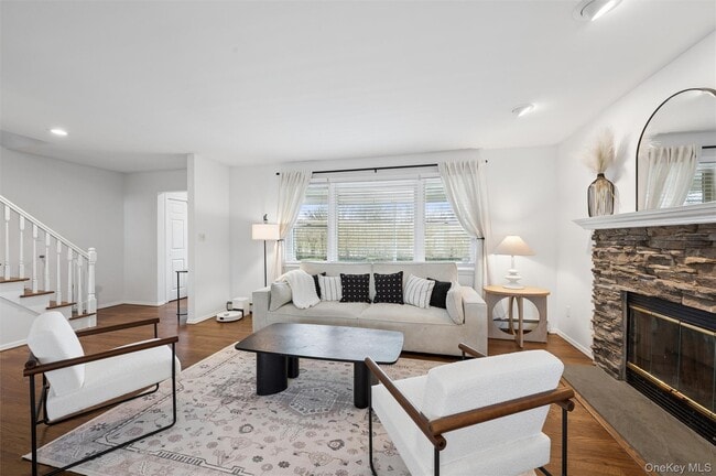 97 Grant Dr in Riverhead, NY - Building Photo - Building Photo