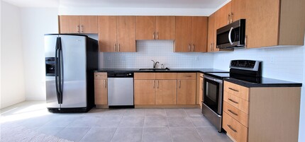 300 S Australian Ave, Unit 814 in West Palm Beach, FL - Foto de edificio - Building Photo
