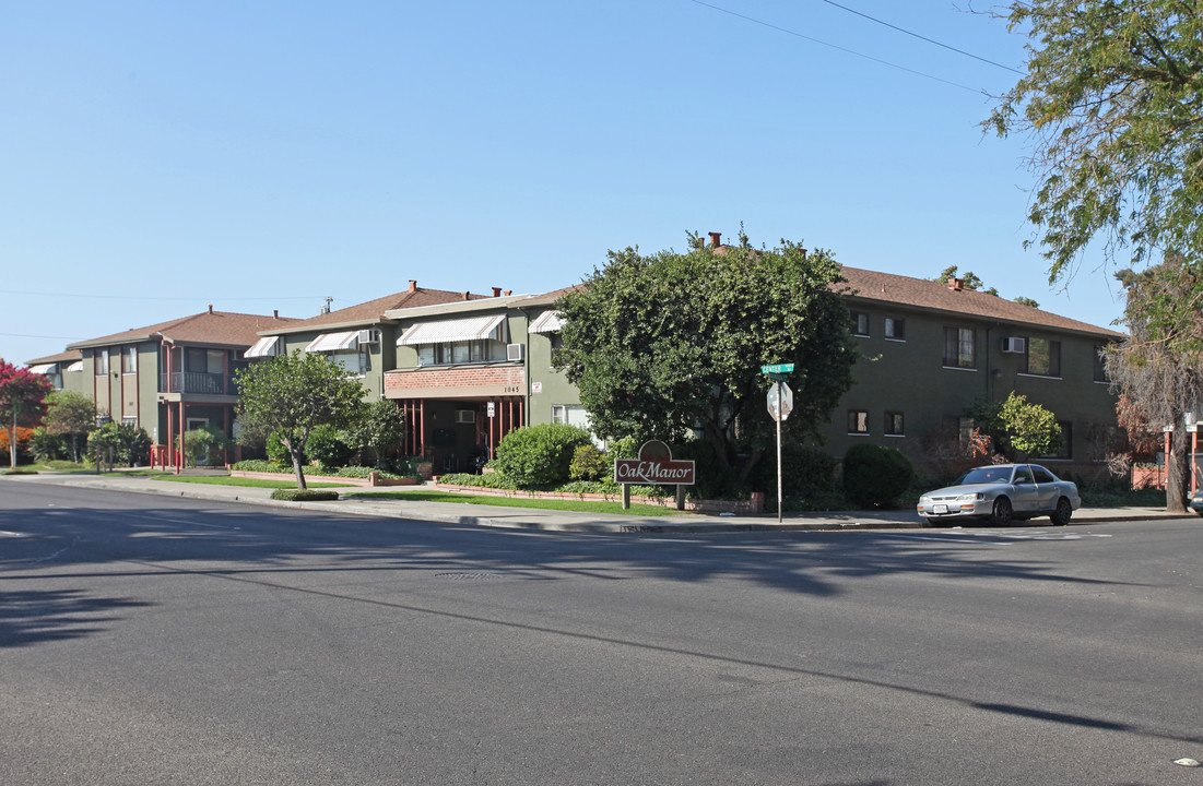 Oak Manor Apartments in Stockton, CA - Foto de edificio